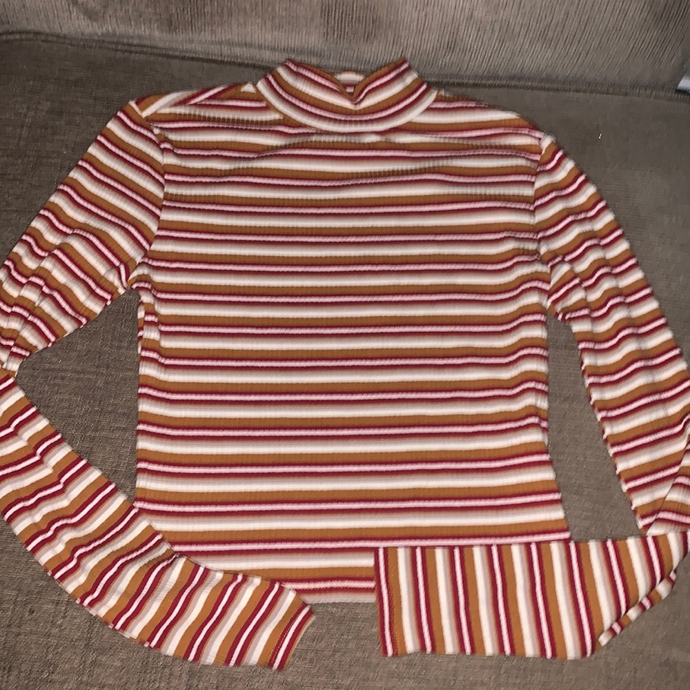 This is a like new blouse only worn once and is in great condition